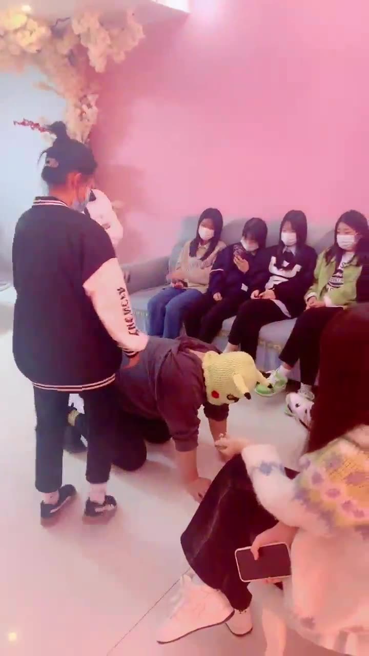 与精神小妹的那些事 姐妹们疫情后首次训狗 吐脸