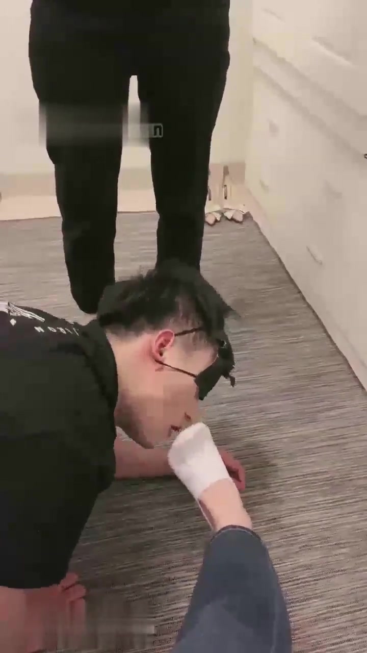 安静大大 调教踢裆专场 打手心脚心 高温滴蜡