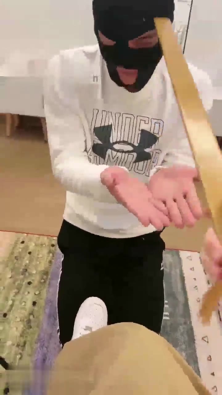 奈奈 长裙 羞辱健身房小哥哥