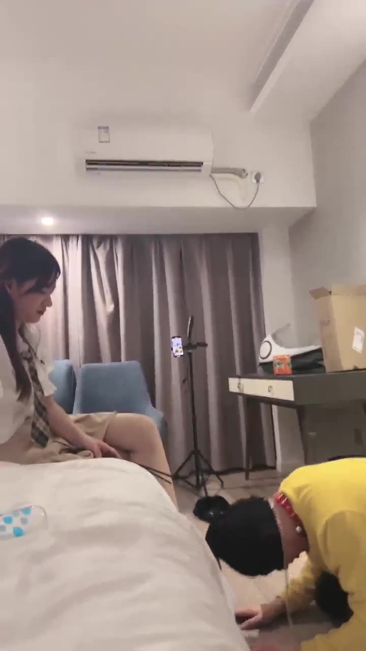 00后叶娘娘 娘娘首播调教