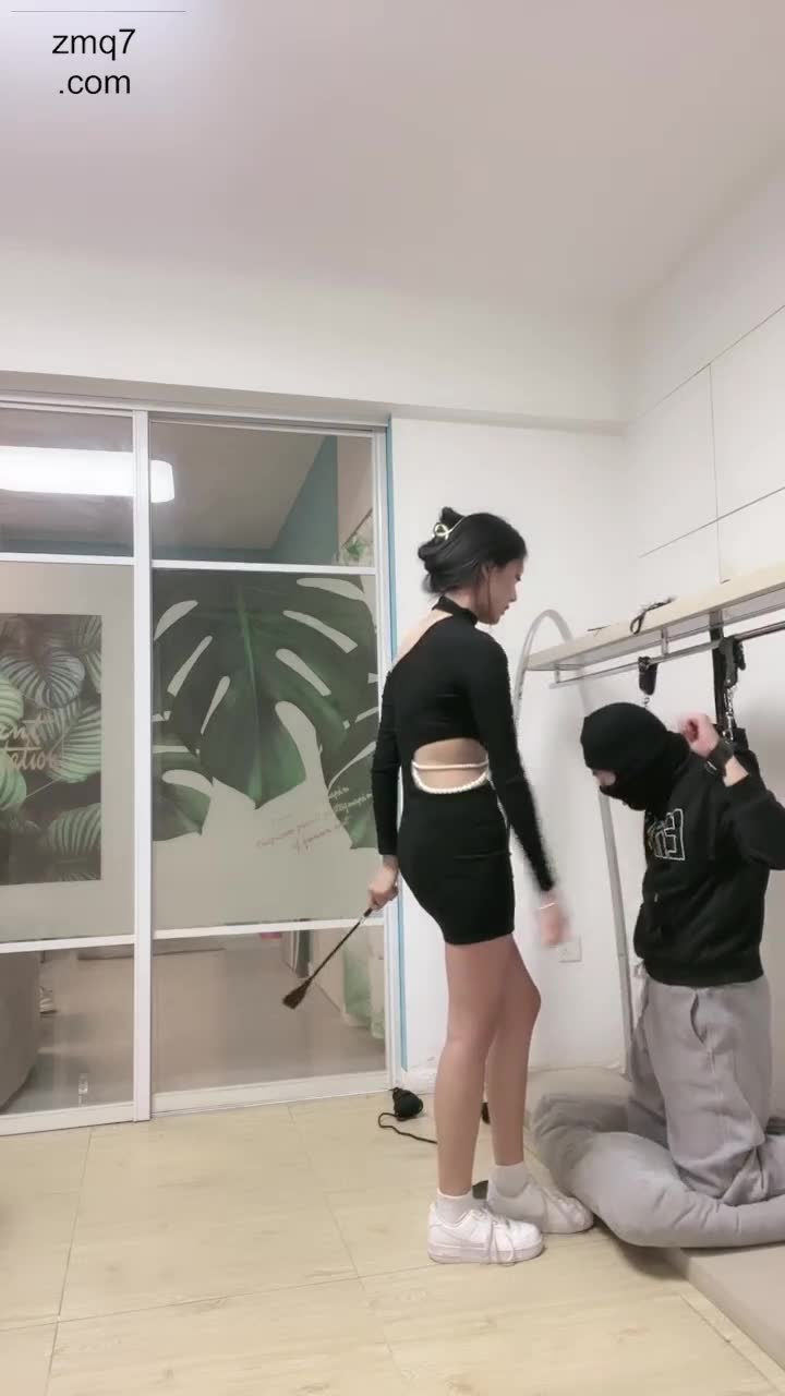 萱萱 强烈推介 鞭打刑奴