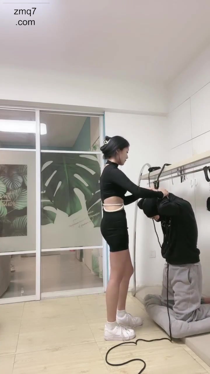 萱萱 强烈推介 鞭打刑奴