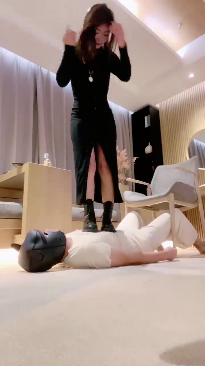 苏苏 喝完酒调教贱货 全体重踩踏