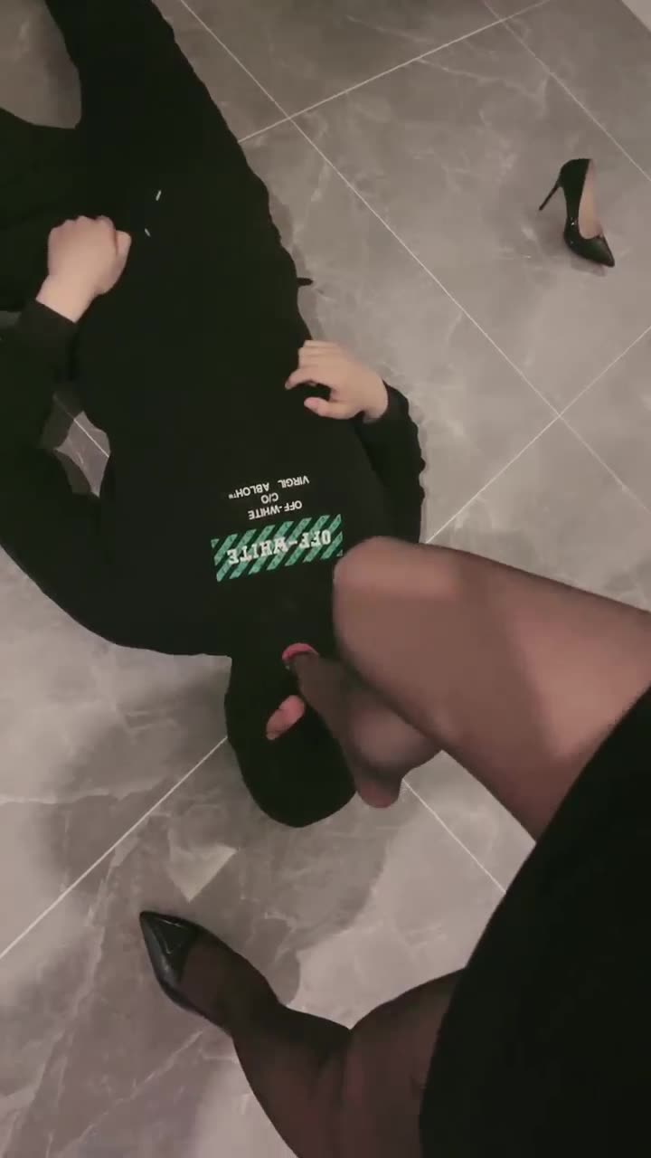 初见 调教脚奴 展现女神的温柔性感