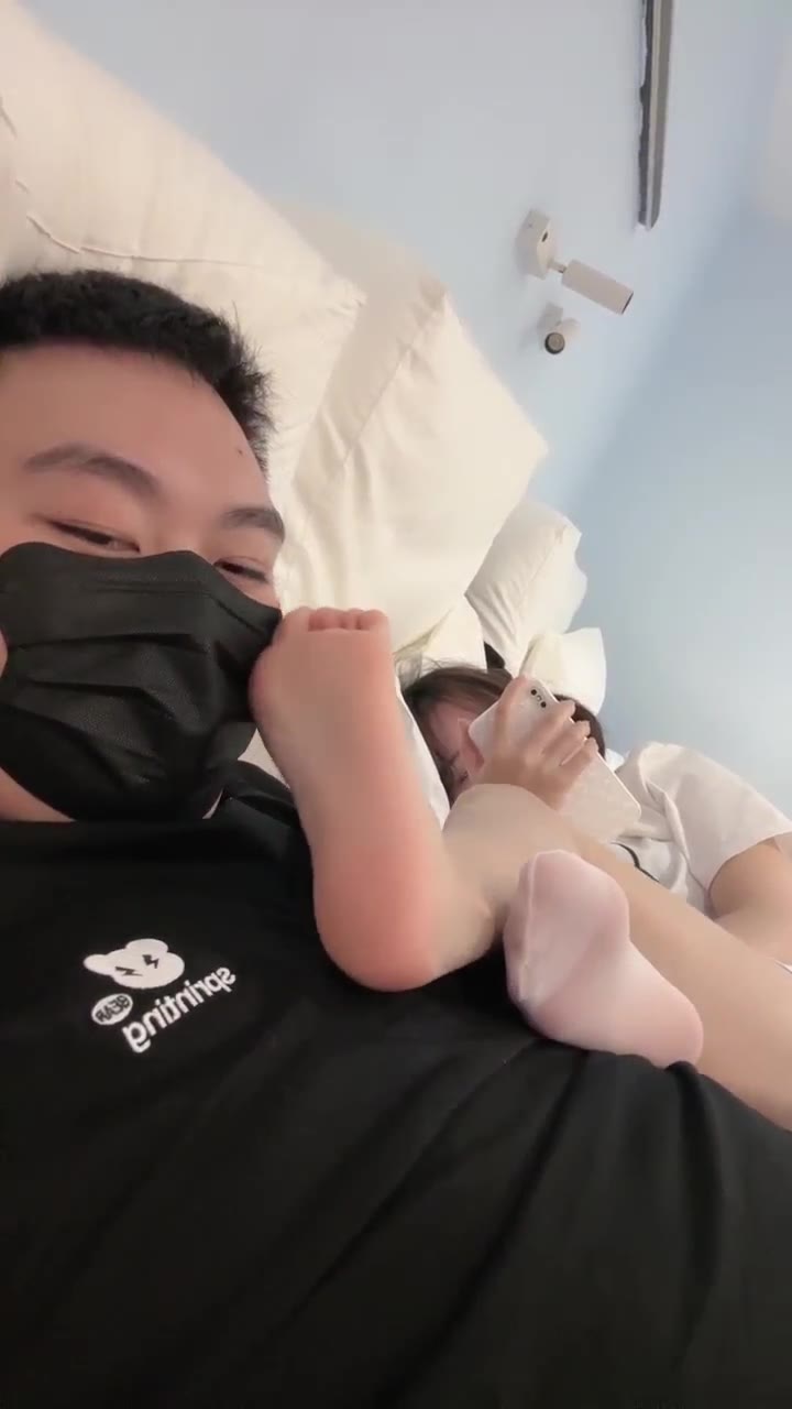 粉粉妹妹 狗狗舔脚场