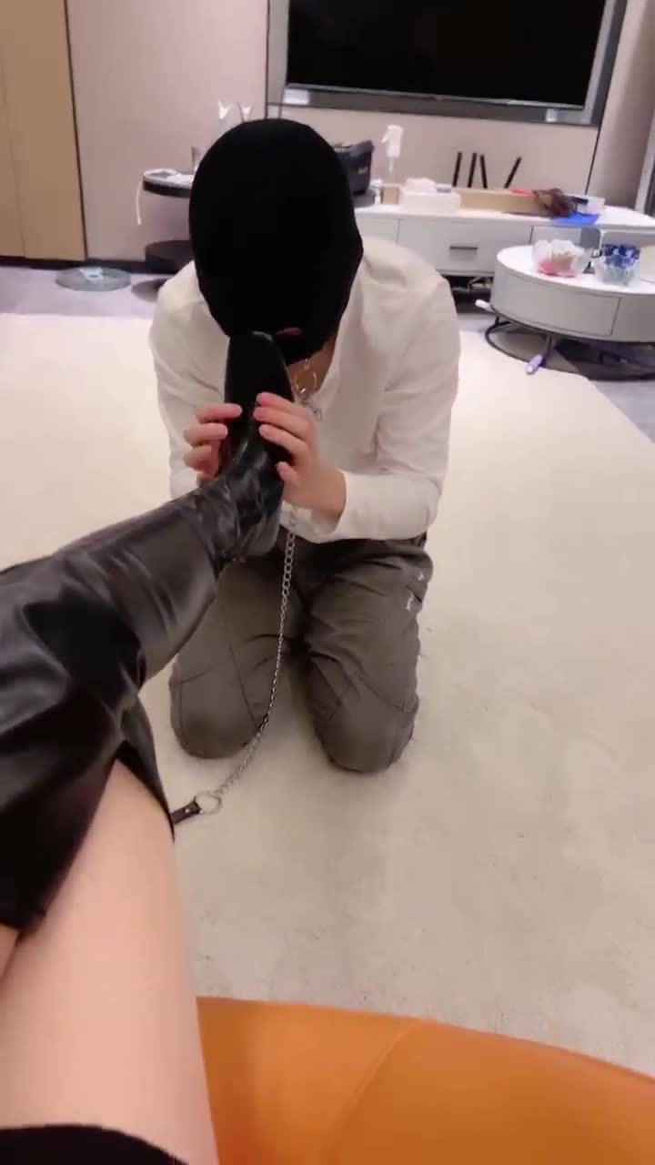 美美子 调教 小奶狗被踢裆 虐乳