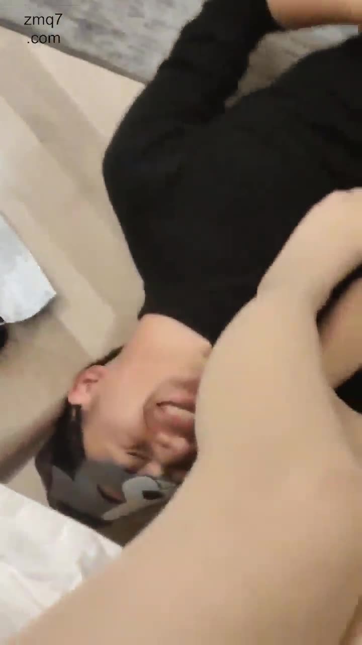 温柔 一边调教 一边被打 皮得很