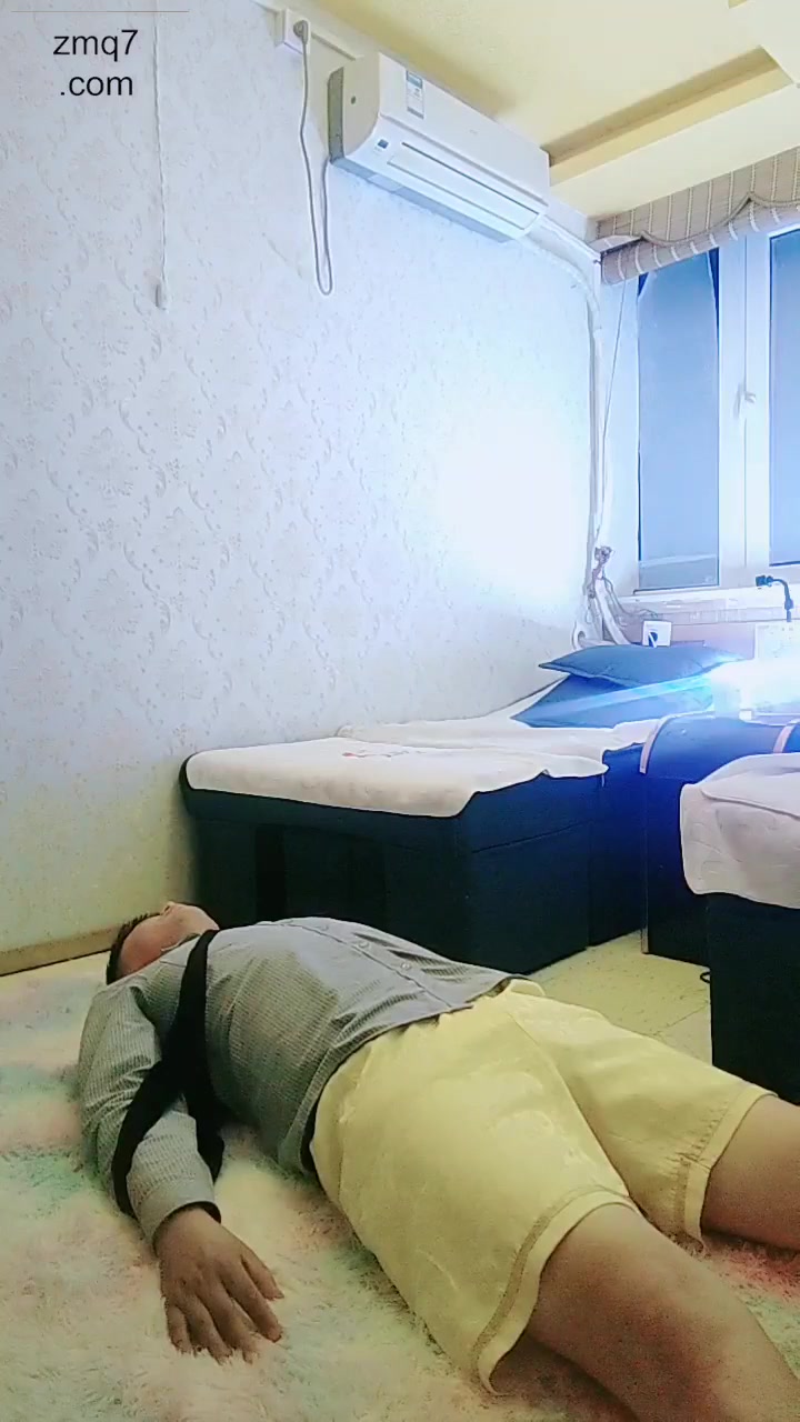 艾琳 老板成了脚下奴