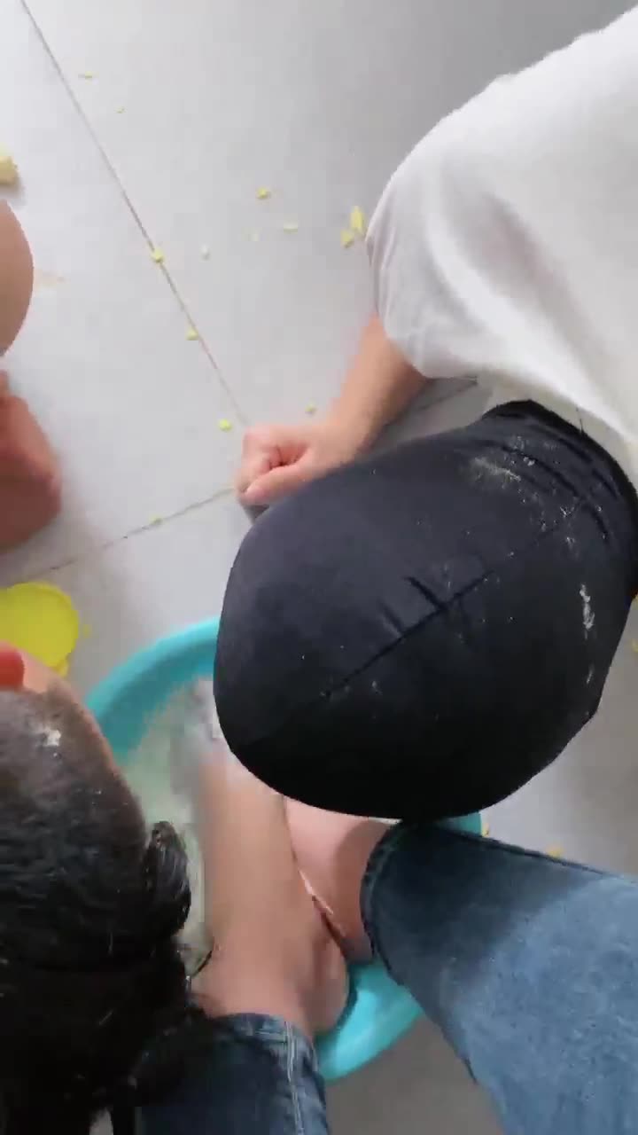 素人迪迪 三人服侍天堂 震蒙小丫头 开发入圈中