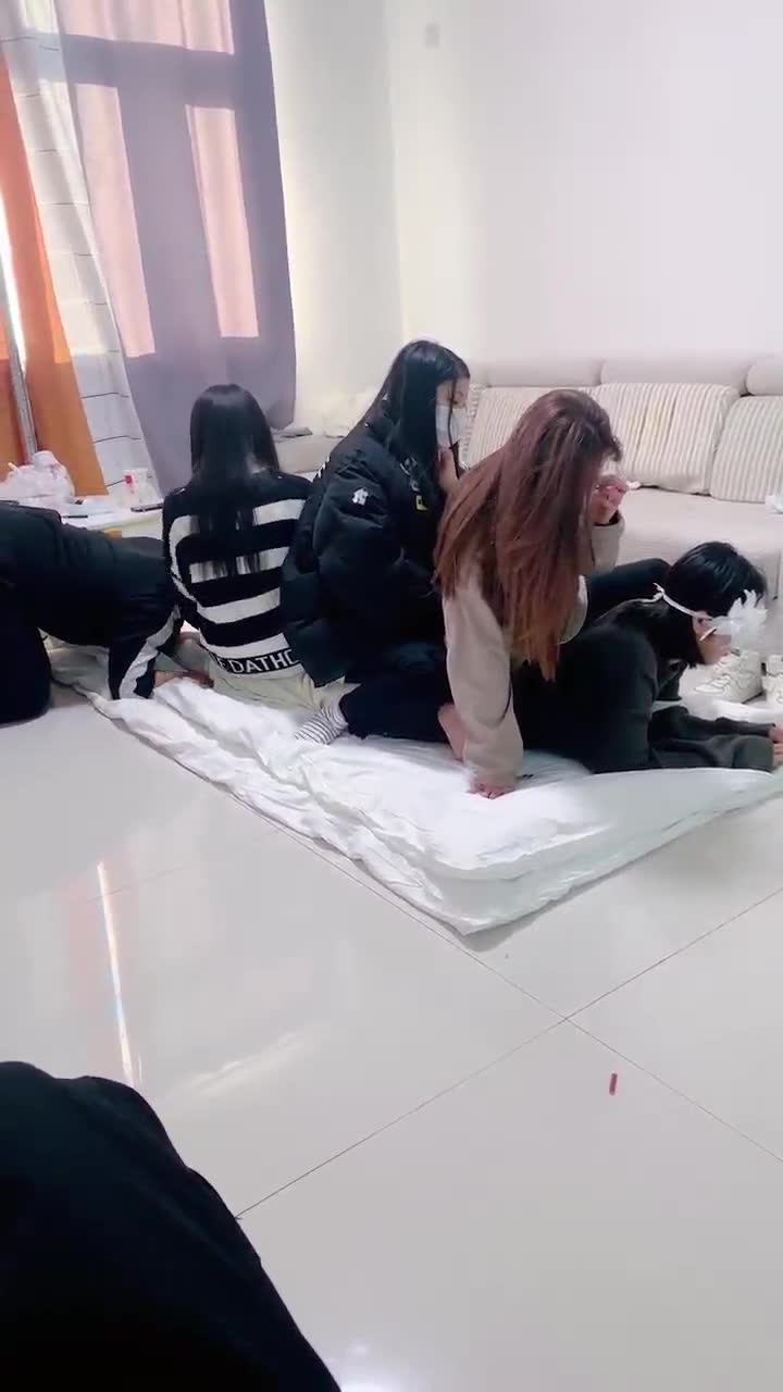 与精神小妹的那些事 三女神调教小母猫