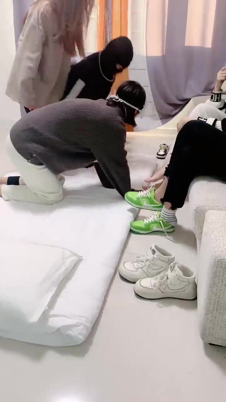 与精神小妹的那些事 三女神调教小母猫