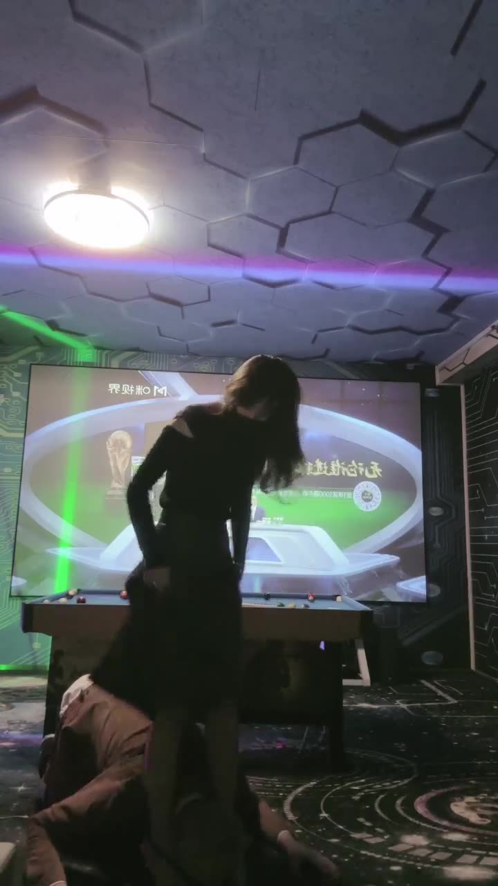 禾未 剧情 夜班经理 卑微伺候贵妇