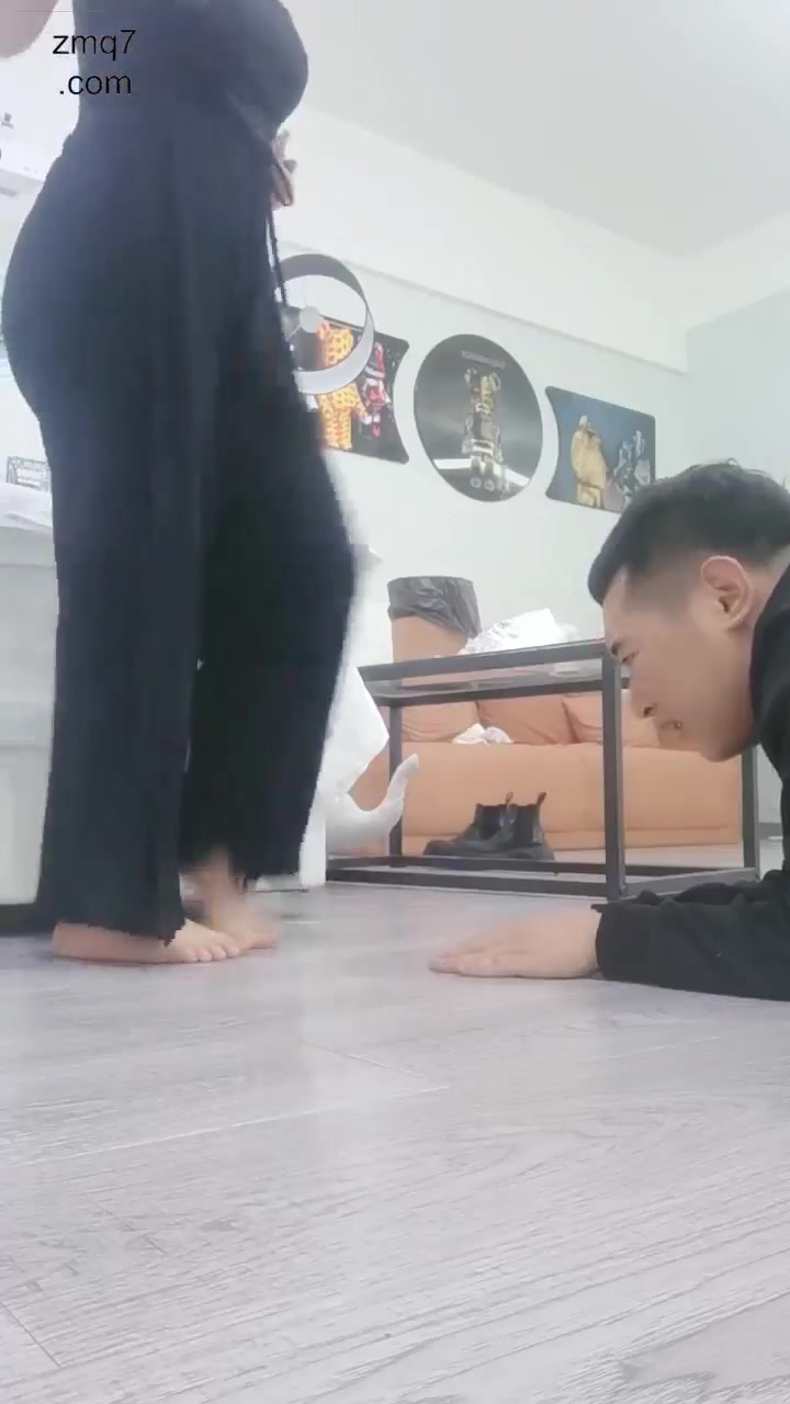 明明就很贱 素人偷跑出来虐奴