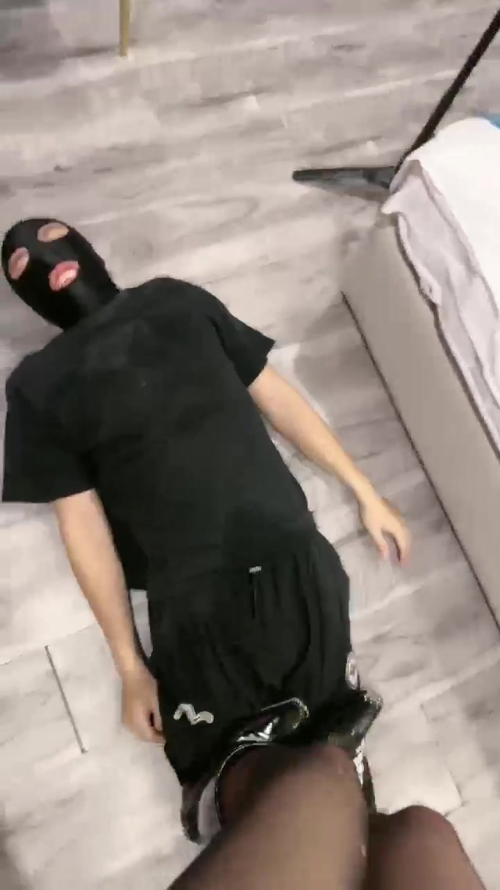 万黛 晨起 家奴伺候