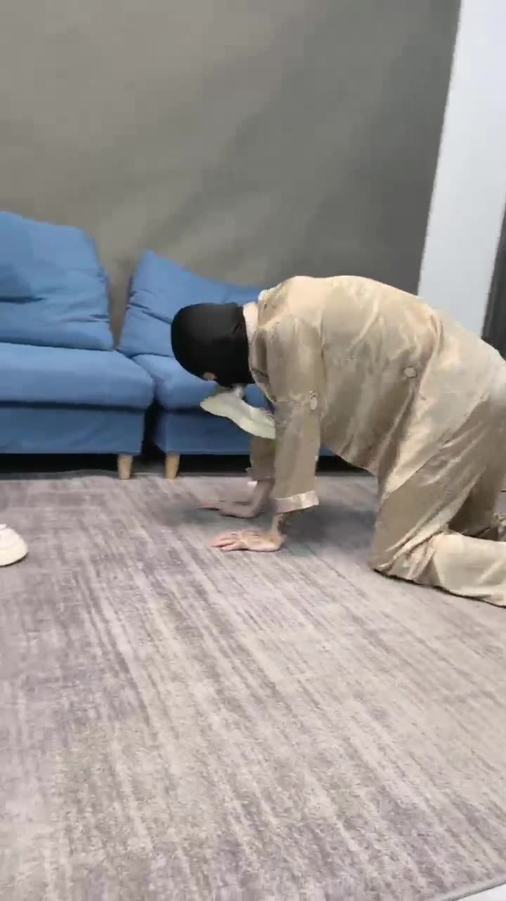 心动茜茜 双马尾新人女王的调教
