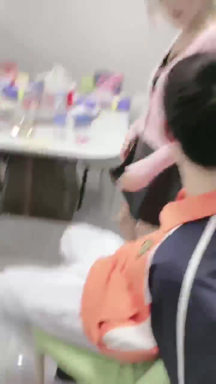 牙乖乖 剧情 接高中生放学