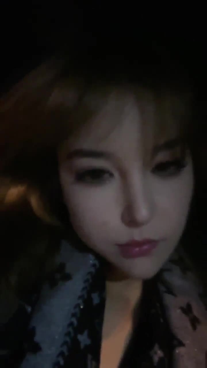 斯羽 车上玩 舔脚