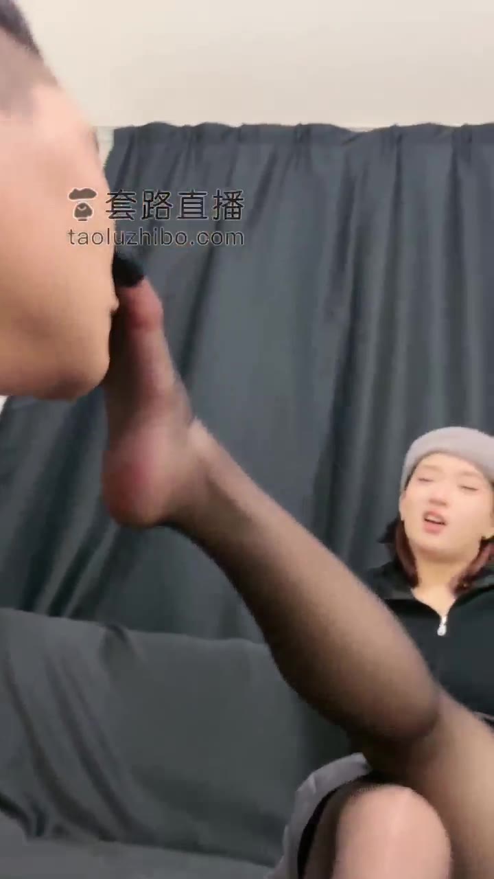 明明 新女王潘妮的第一次调教