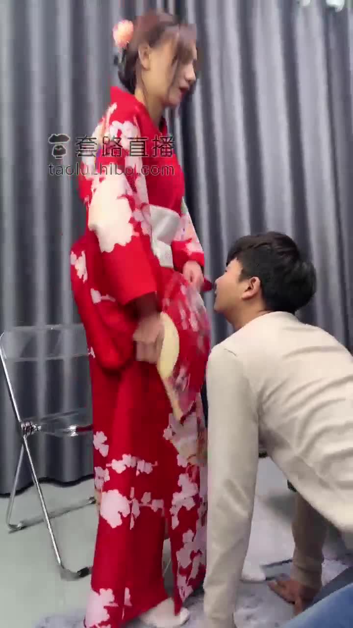 Master wears kimono and plays senior