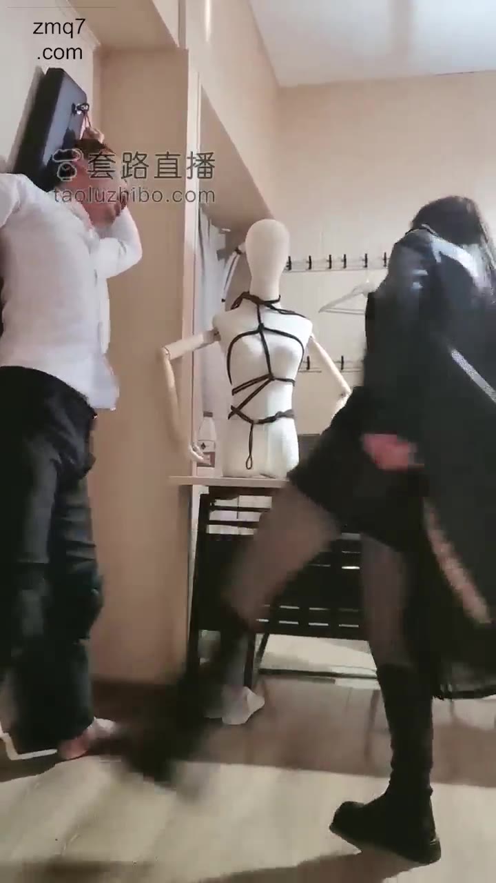 美帝 从室外到室内的调教