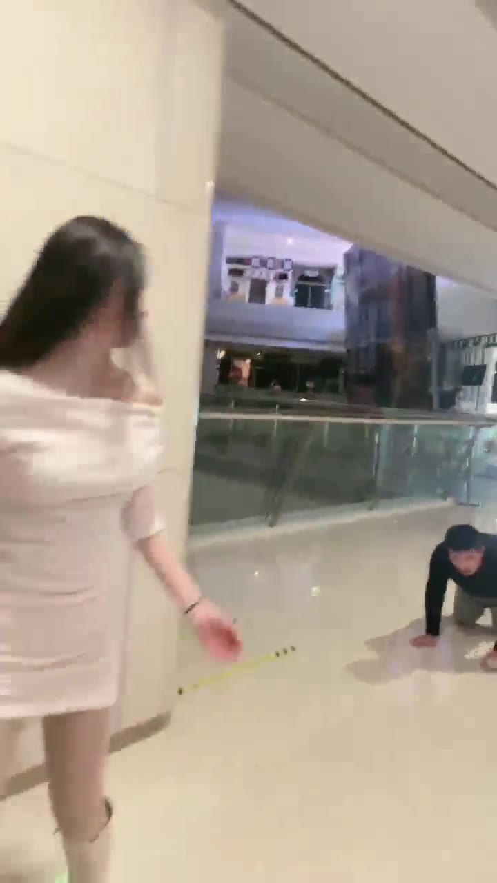 司青宁 户外 商场调教被保安发现