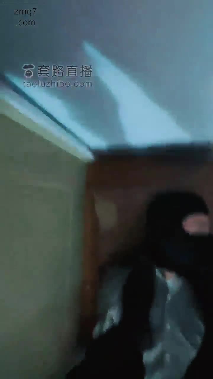 暴力大学 爆踹狗头