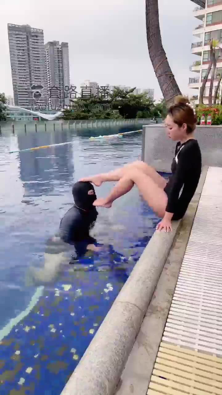 二宝 室外调教 三亚的游泳池
