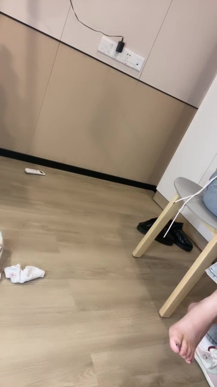 橘子没熟 第三视角开发 女奴舔鞋