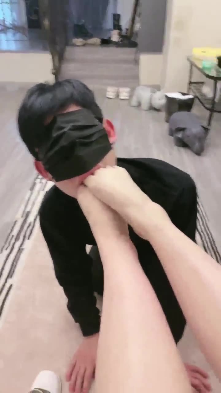 礼礼大人 强迫圣水