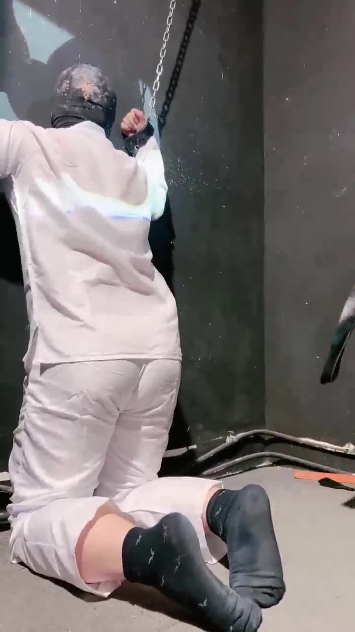 莉莉丝 发狂殴打