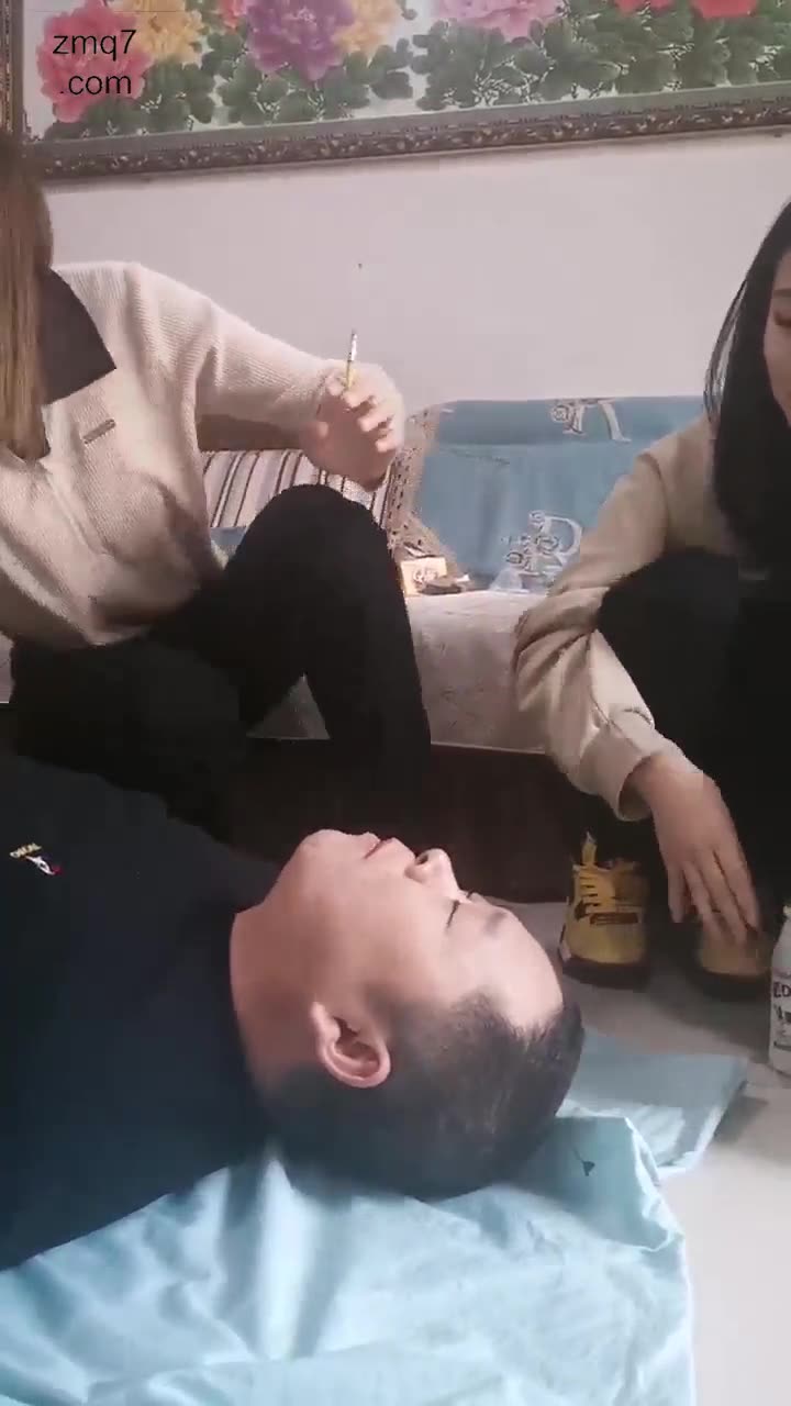 与精神小妹的那些事 口水拉丝儿