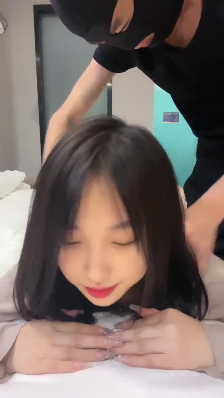 田甜圈 家奴伺候 按摩腿脚