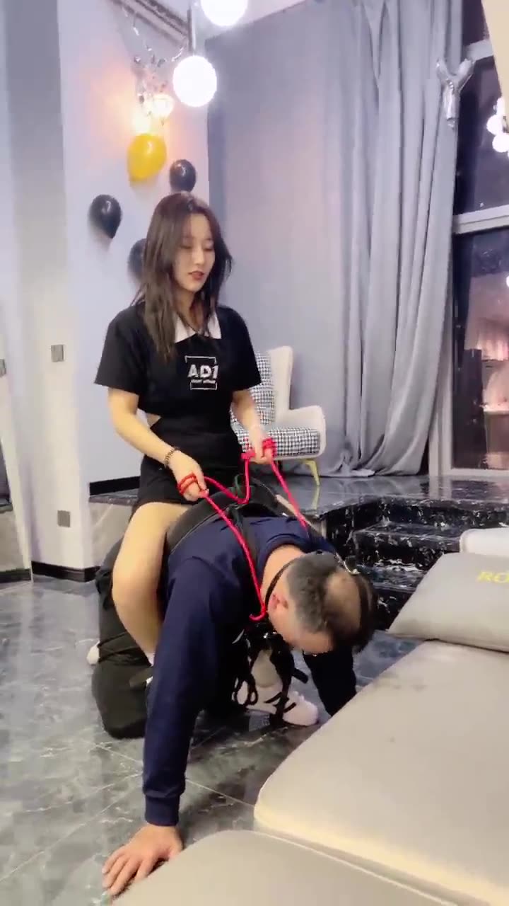 二宝 新疆女孩 骑马