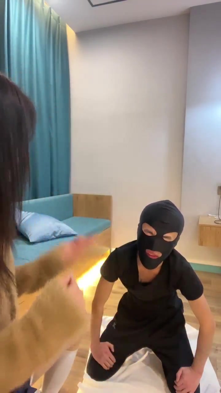 田甜圈 调教 藤条都打断了