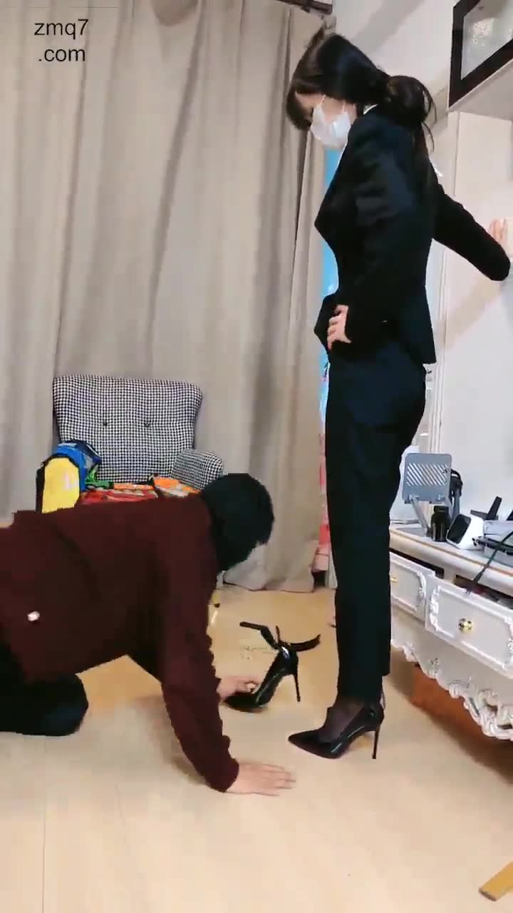 暴力美学 剧情 残暴的女总裁