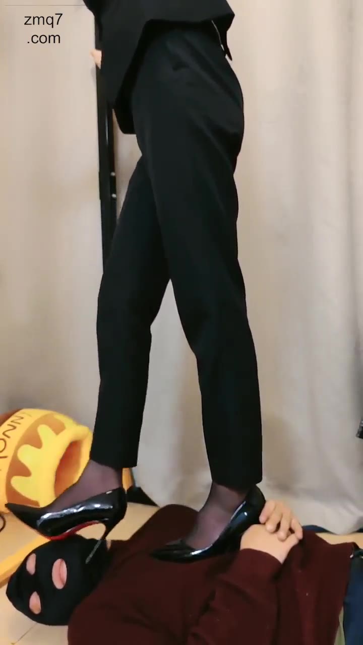 暴力美学 剧情 残暴的女总裁