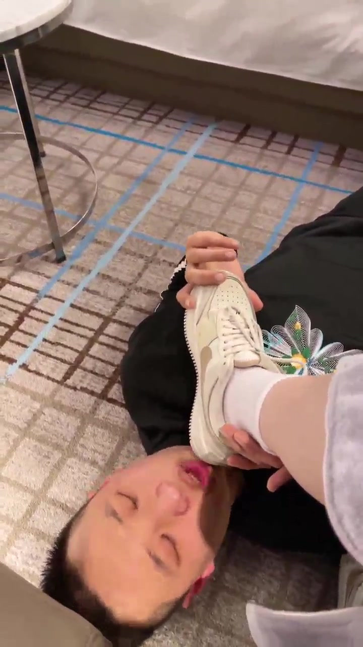橘子没熟 暴虐 女主人的小白鞋