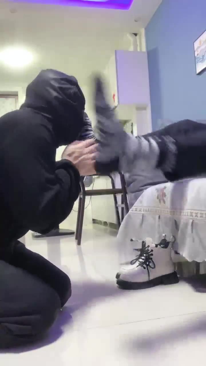 与精神小妹的那些事 韩悦情侣主
