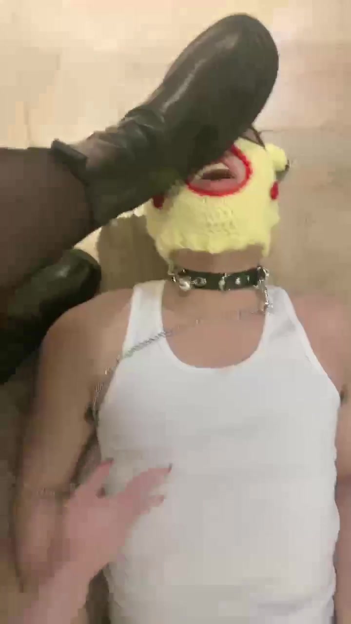 陈甜女帝 重度踩踏 呕吐 浓痰 短靴