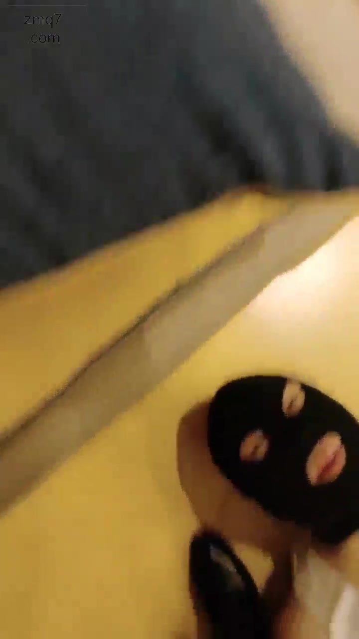 辣妹 人肉鞋刷 清理鞋底