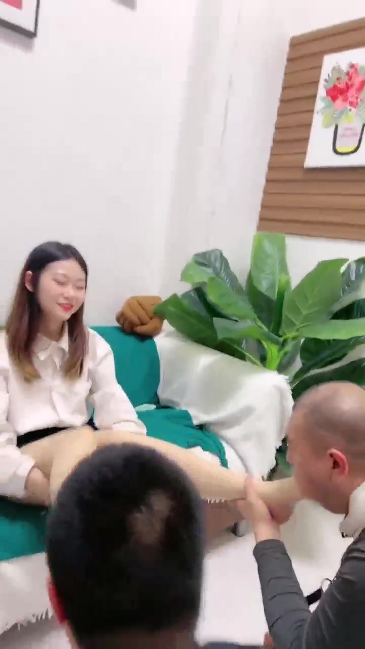 领主老大 这个素人是个大力女
