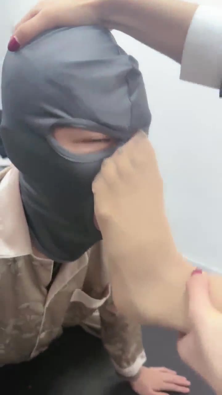 狗哥 一米七高的女白领 肉色丝袜和裸足