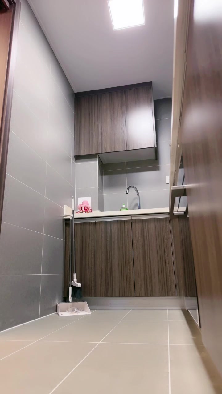 维妮 家政阿姨失禁