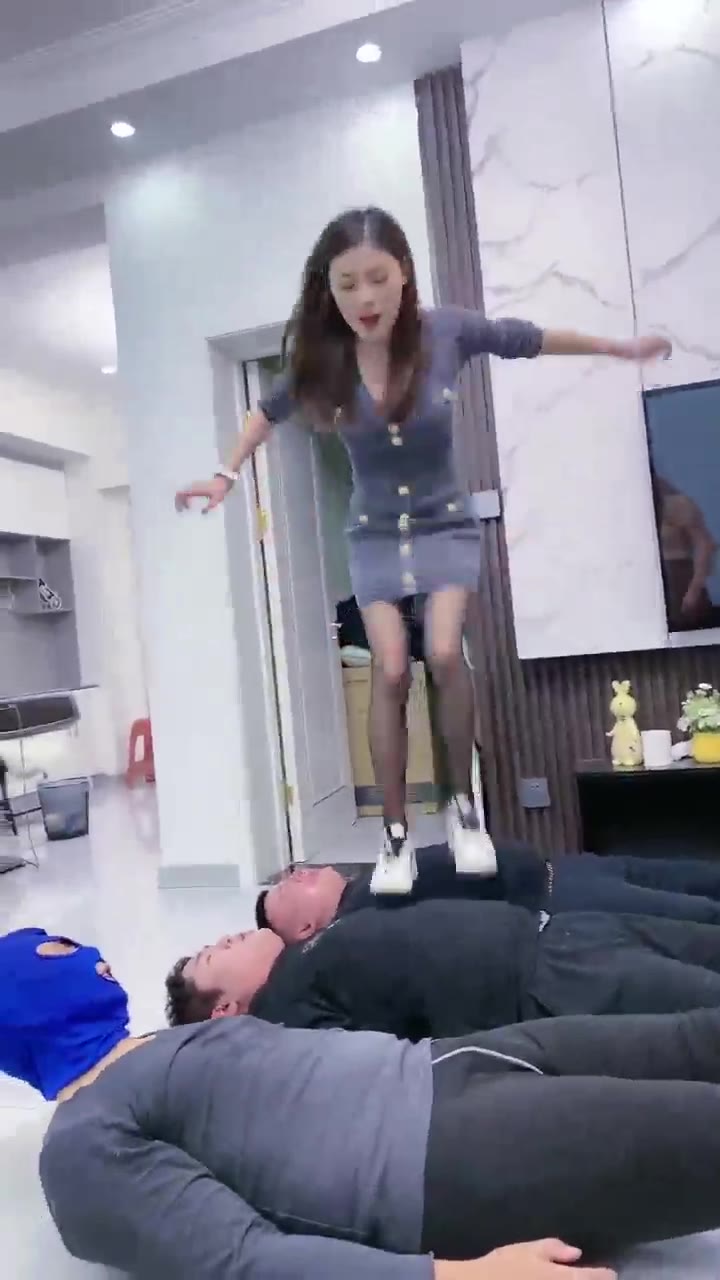 银儿 双女主重度踢蛋蛋