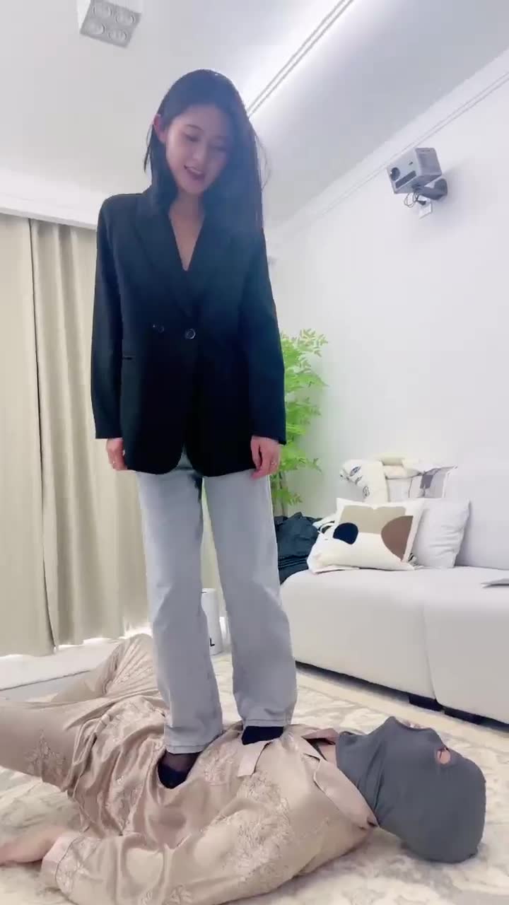 狗哥 强势的女经理