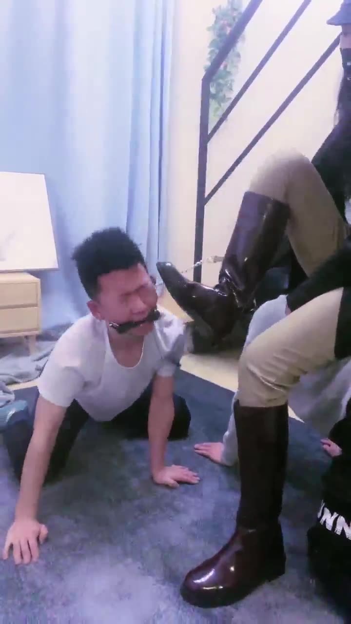 嘉倪 骑马