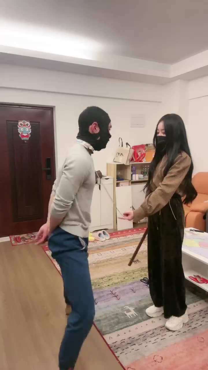 奈奈 暴力惩罚犯错的贱货