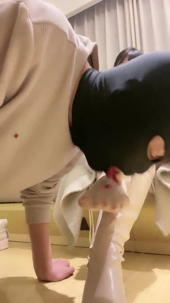 南星 肉丝 白靴