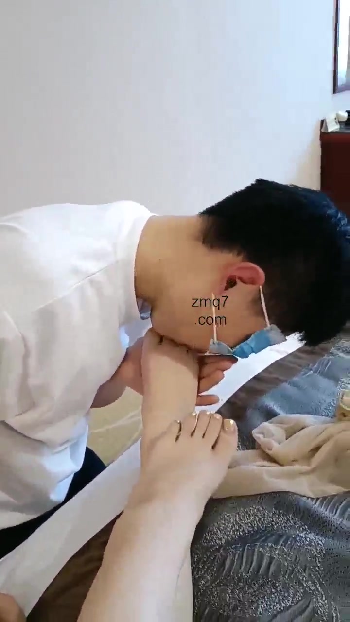 梵高 引导一个00年美女小姐姐初次调教我