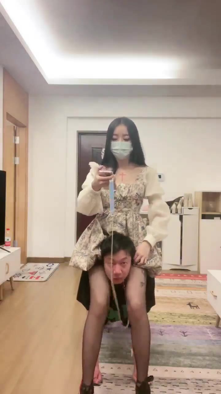 奈奈 犯贱的小帅哥